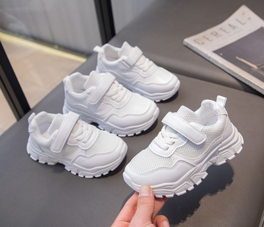 Children's soft-soled sports shoes